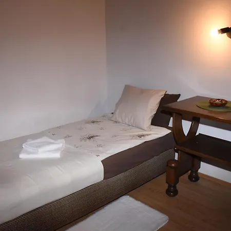 Apostolovic Kuca Kulturni Spomenik U Centru Grocke Grocka