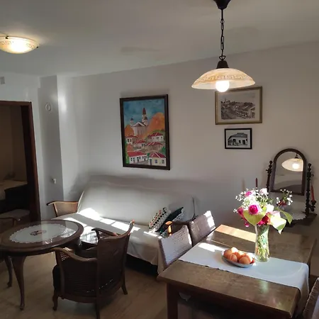 Apostolovic Kuca Kulturni Spomenik U Centru Grocke