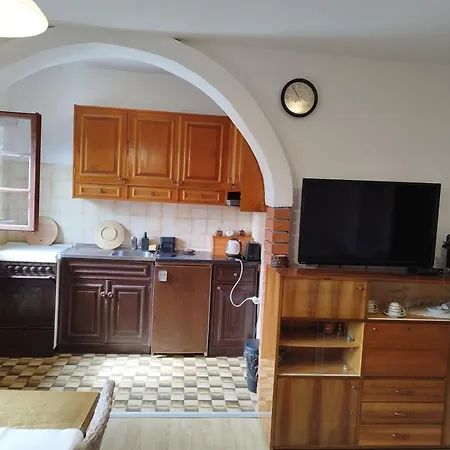 Apostolovic Kuca Kulturni Spomenik U Centru Grocke