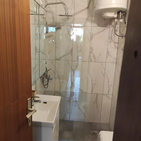 Apostolovic Kuca Kulturni Spomenik U Centru Grocke *