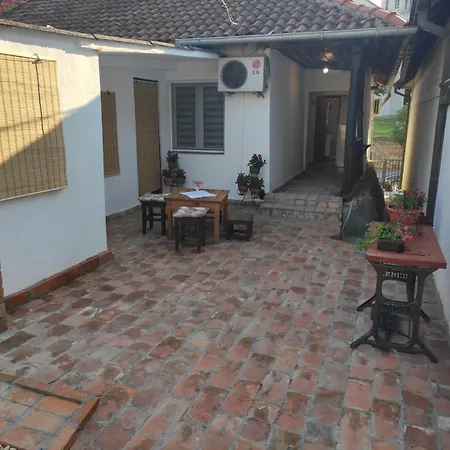 Apostolovic Kuca Kulturni Spomenik U Centru Grocke Grocka