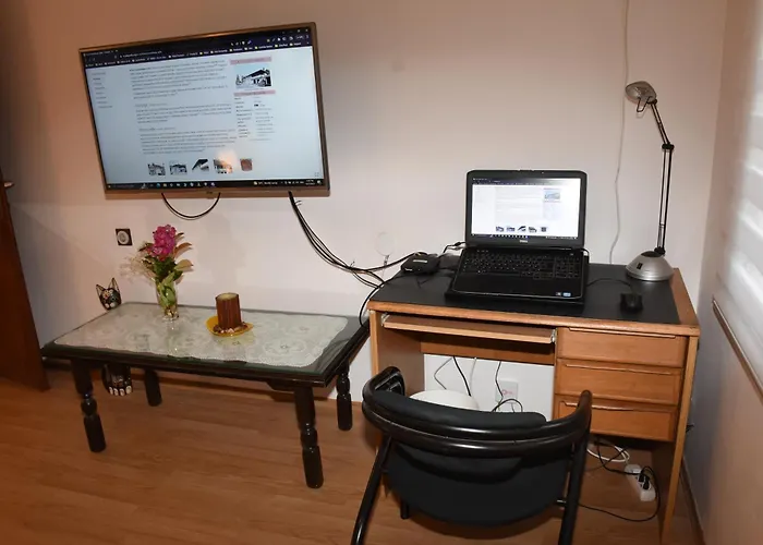 Apostolovic Kuca Kulturni Spomenik U Centru Grocke * Grocka