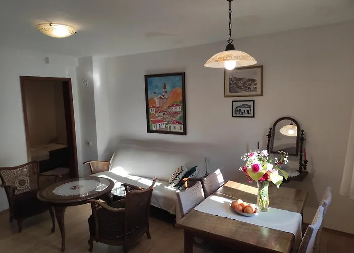 Apostolovic Kuca Kulturni Spomenik U Centru Grocke