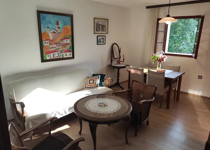 Apostolovic Kuca Kulturni Spomenik U Centru Grocke *