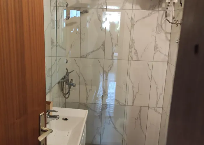 Apostolovic Kuca Kulturni Spomenik U Centru Grocke *